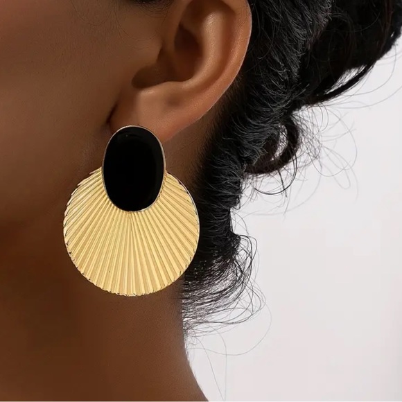 Jewelry - NEW Modern Summer Metal Fan Stud Gold 18k Earrings